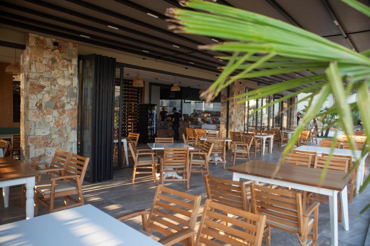 Hotel Qeparo Exterior photo